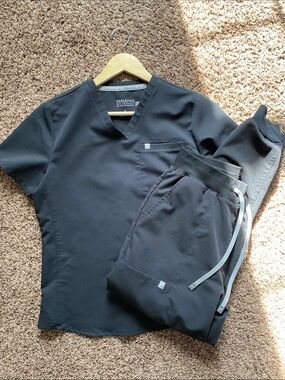 Fabletics Black V-Neck Scrub Top and Drawstring Jogger Scrub Pants